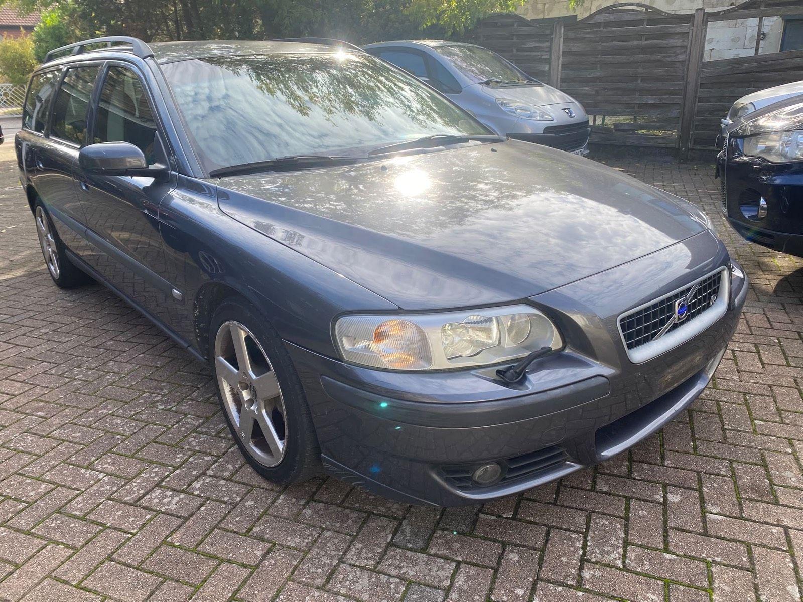 Volvo V70 2004 — rear view