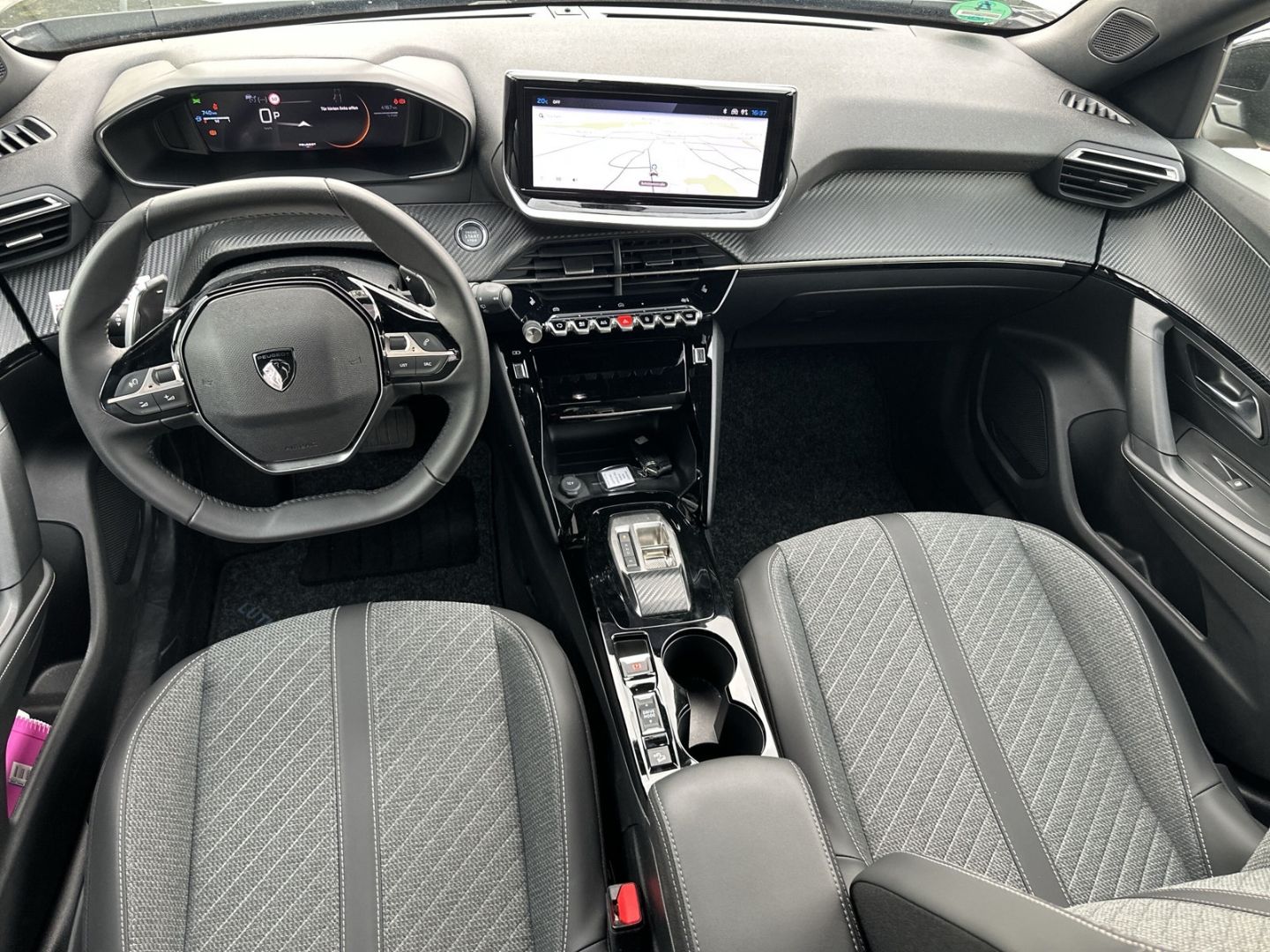 Fahrzeugabbildung Peugeot 2008 Allure 1.2 HY 136 e-DSC6      Navi ACC