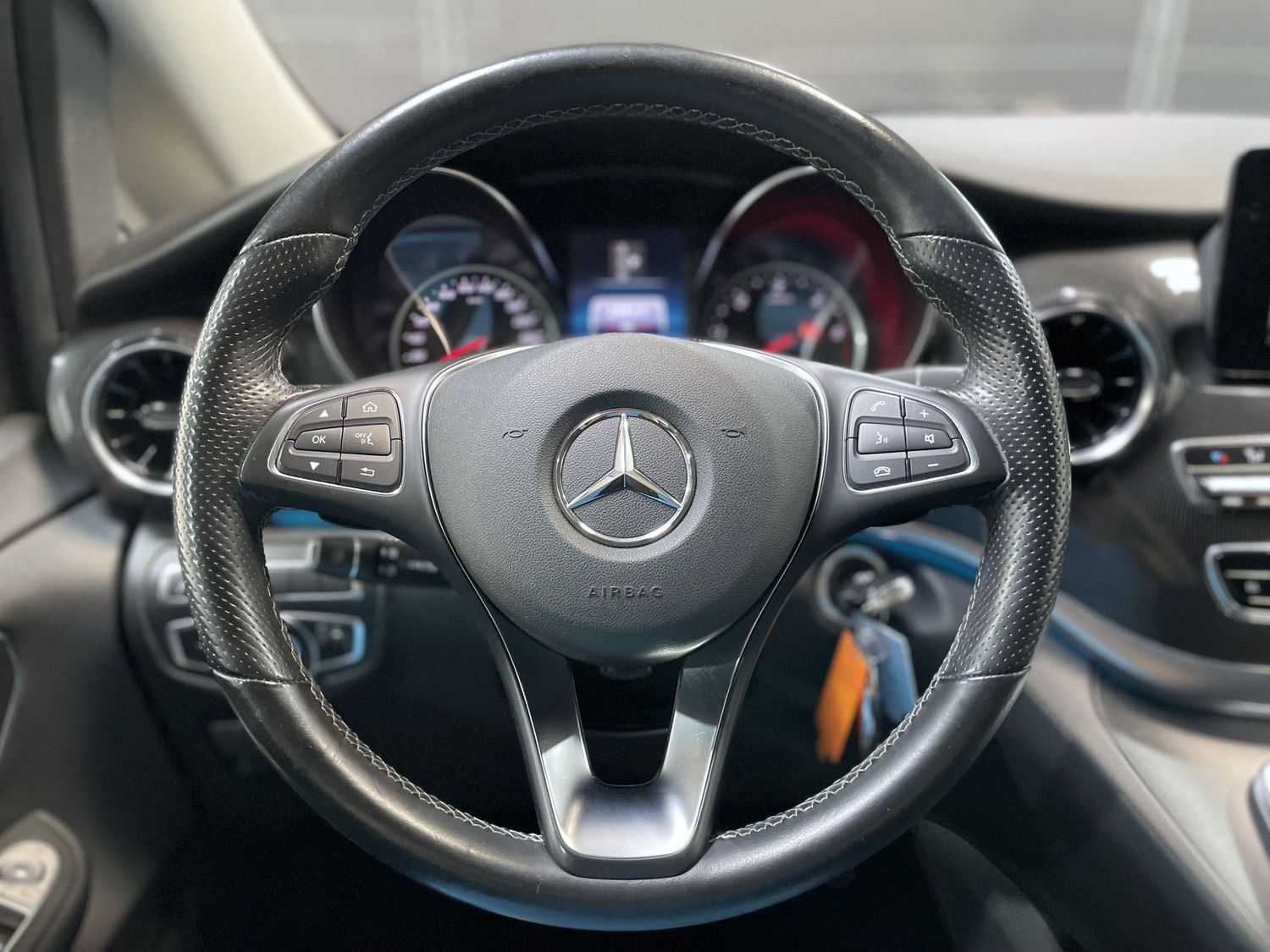 Fahrzeugabbildung Mercedes-Benz V 250 d EDITION kompakt Sport Night#Kamera#Ambie
