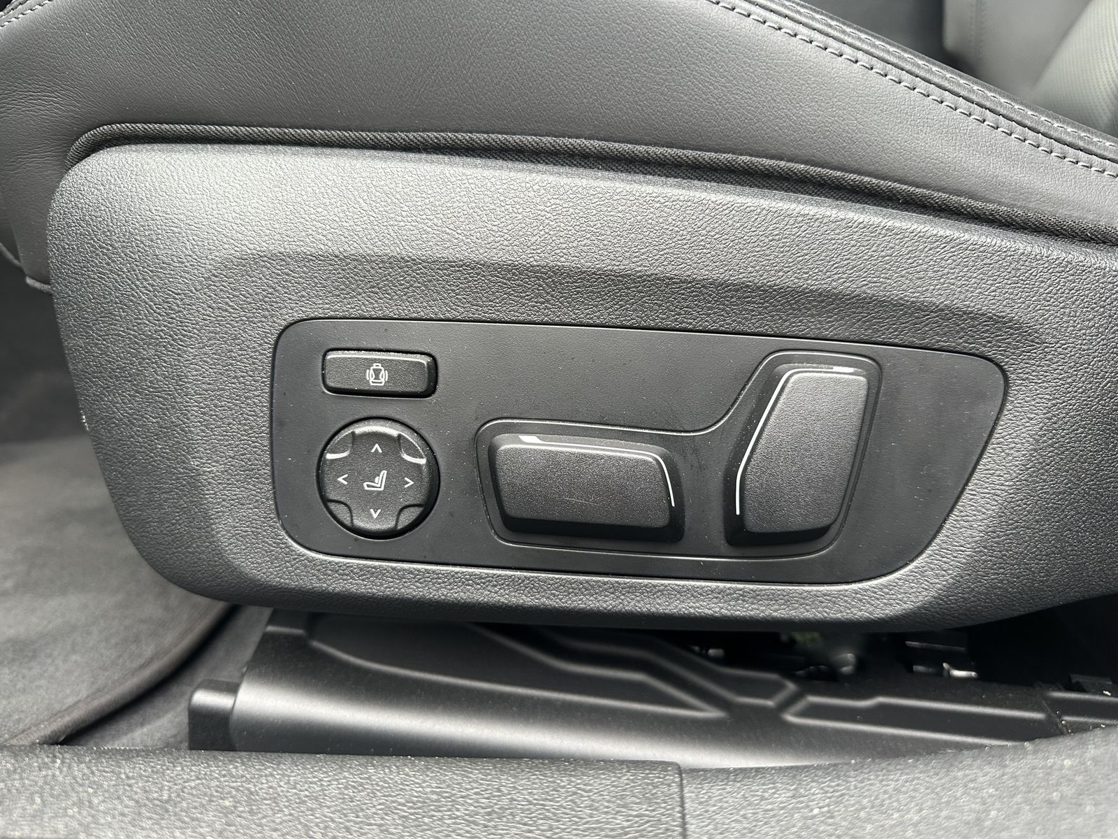Fahrzeugabbildung BMW M3 xDrive Competition NAV+LED+H&K+KAM+HUD+VC+19/