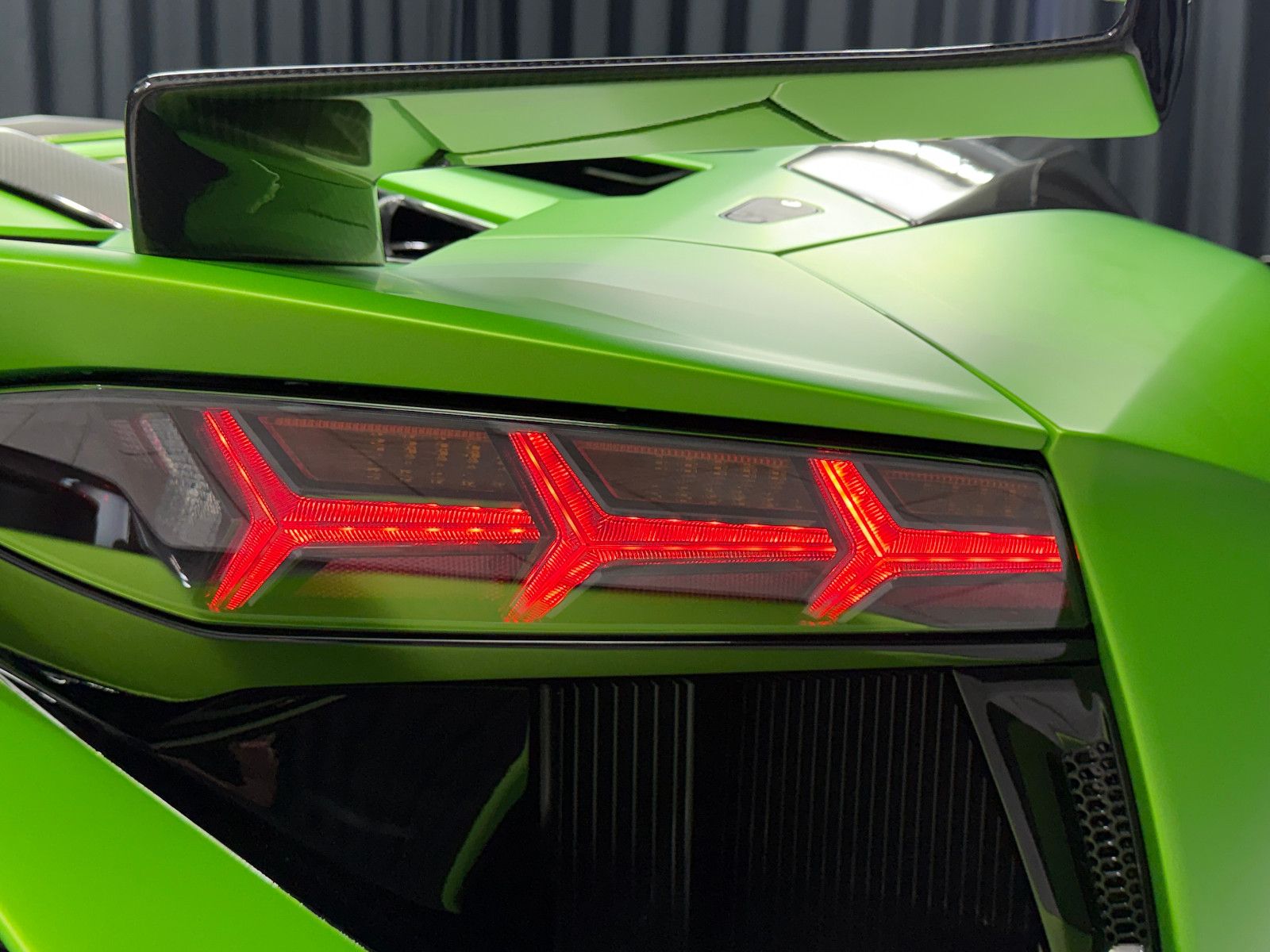 Fahrzeugabbildung Lamborghini Aventador SVJ | FULL CARBON|LIFT|SENSONUM|PPF|