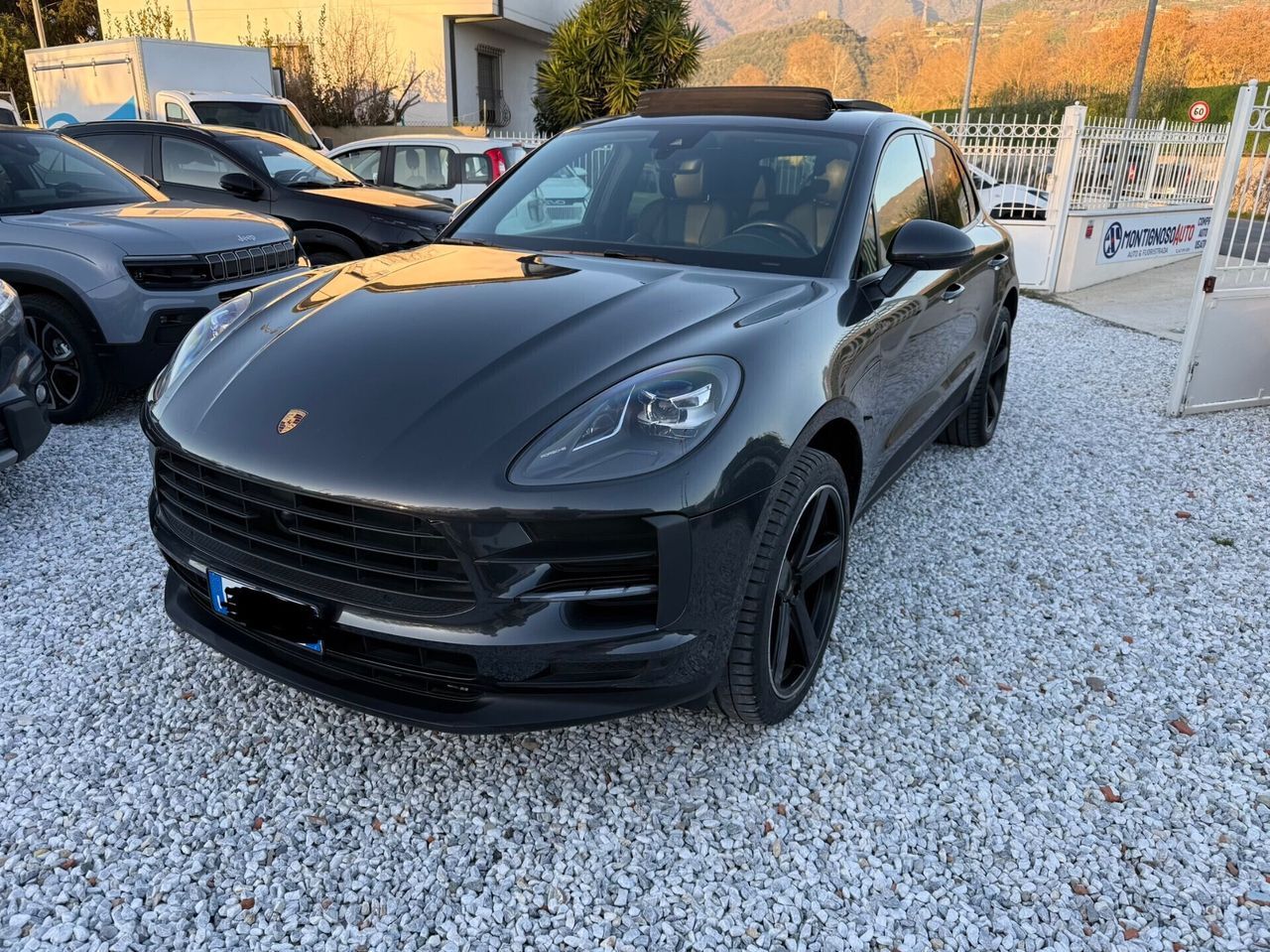 PORSCHE Macan