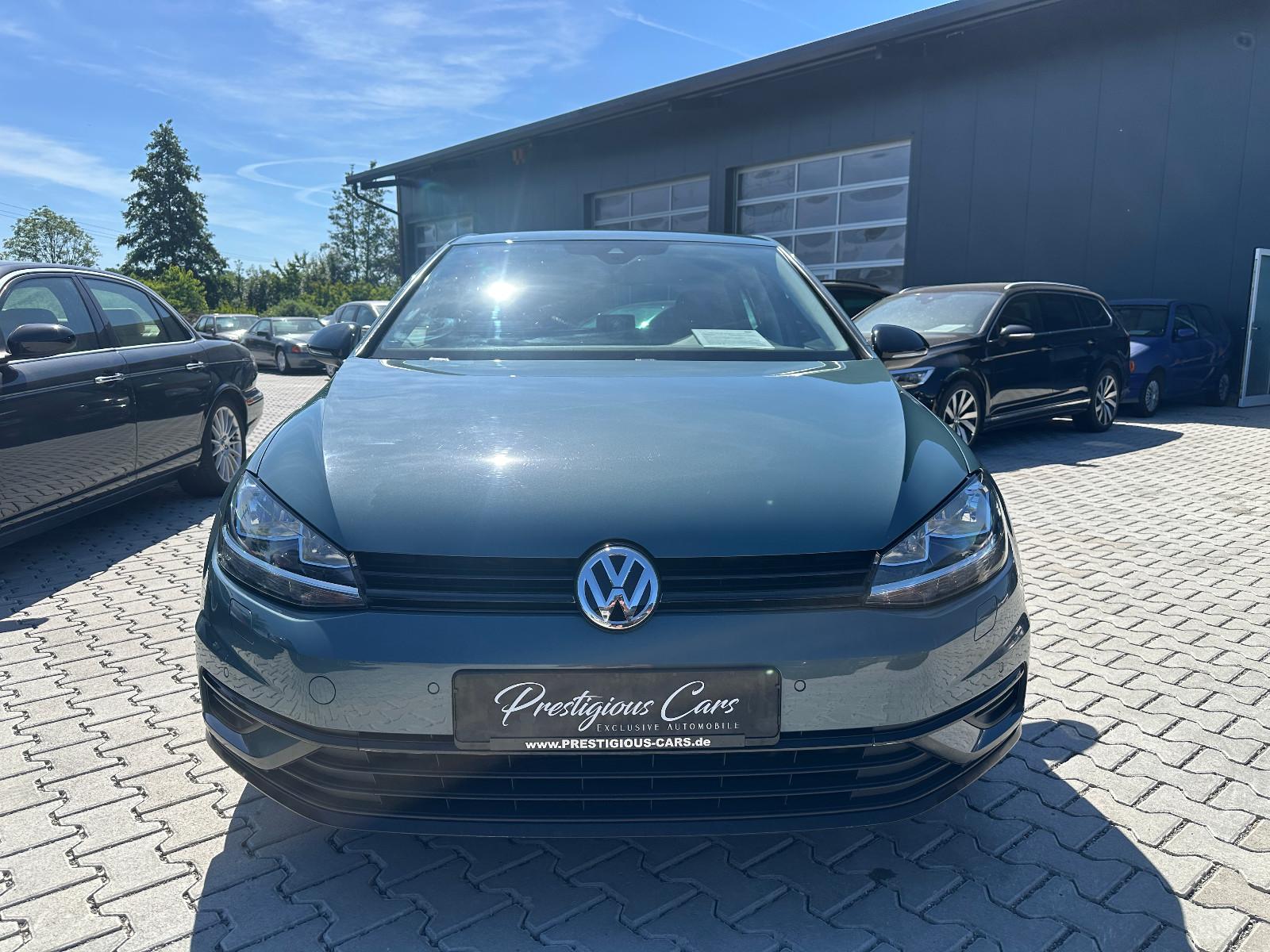 Volkswagen Golf VII IQ.DRIVE NAVI SPUR TWA ACC LED SHZ TOP!
