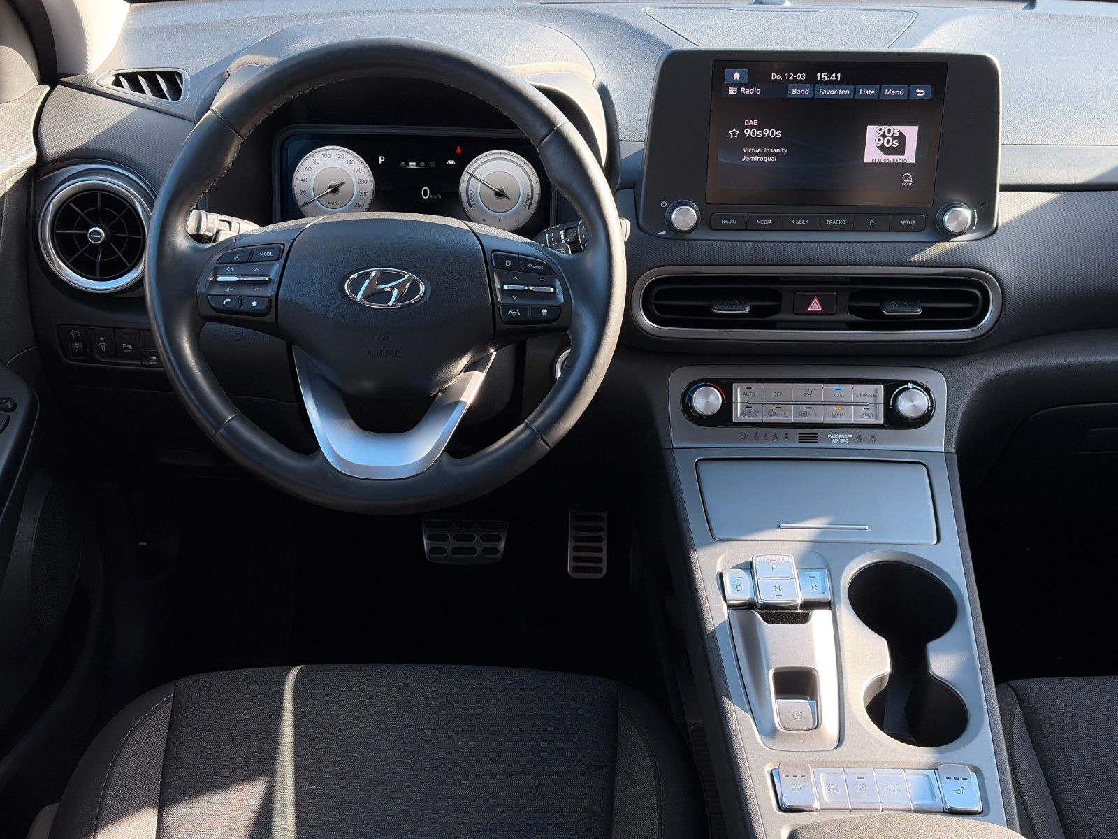 Fahrzeugabbildung Hyundai KONA E SELECT ACC PDC LFA LKA SHZ LHZ CarPlay
