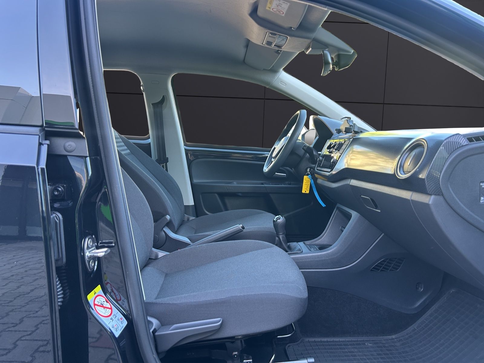 Fahrzeugabbildung Volkswagen up! Klima SHZ GRA RFK maps+more