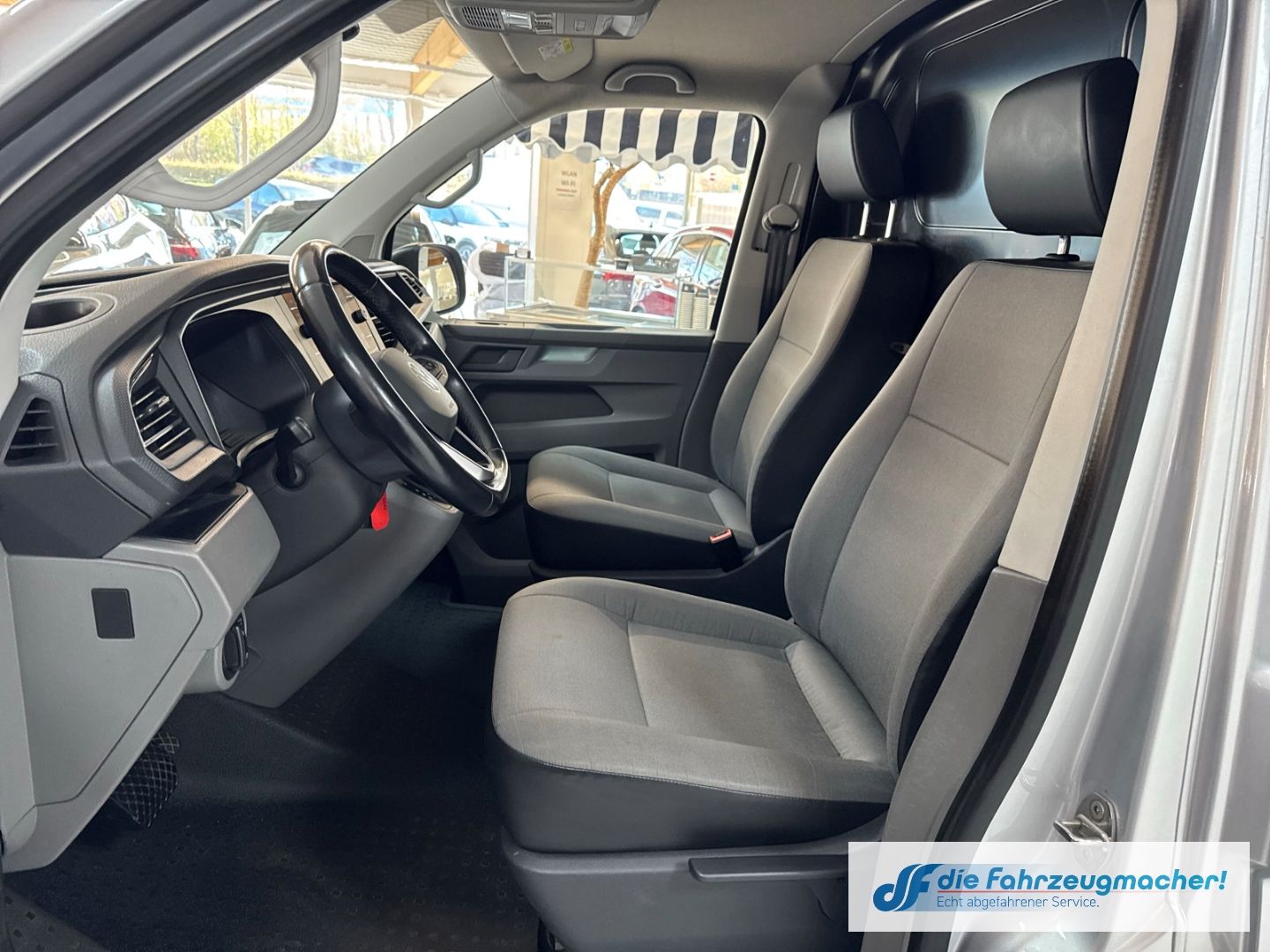 Fahrzeugabbildung Volkswagen T6.1 Transporter Kasten FWD Navi LED ACC Apple C