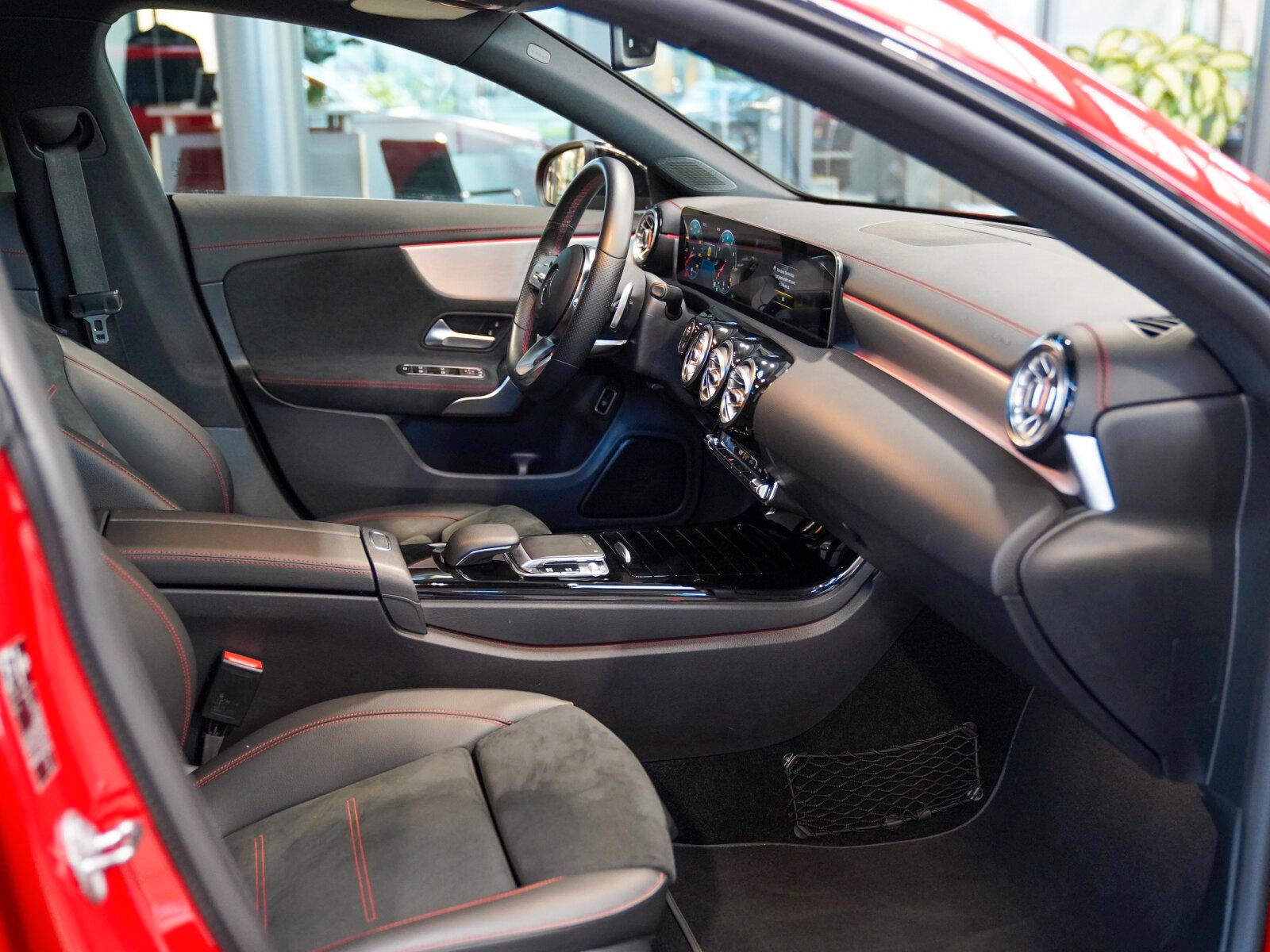 Mercedes-Benz CLA 200 SB AMG Line Night KEYLESS Panorama LED