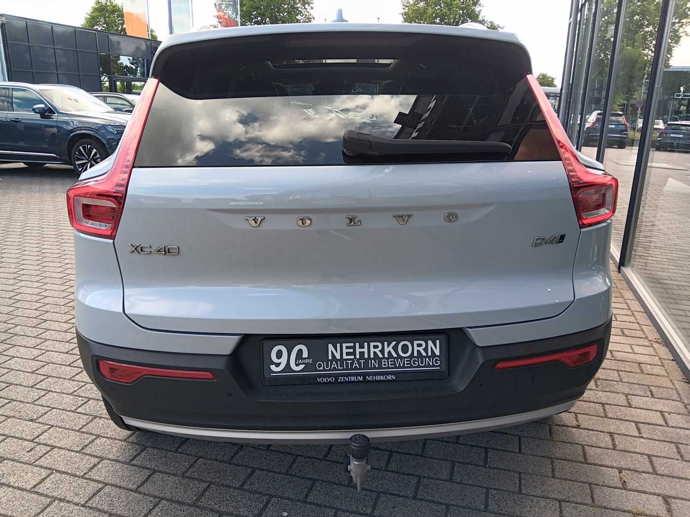 Fahrzeugabbildung Volvo XC40 D4 AWD Aut. Momentum Pro 'Glasdach, AHK'