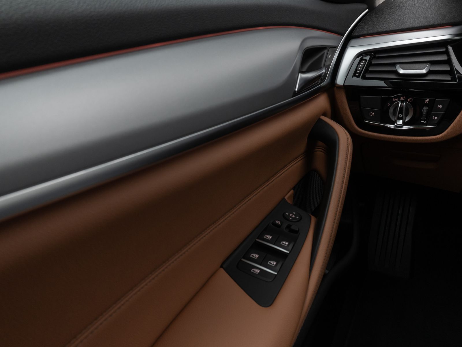 Fahrzeugabbildung BMW 530d  xD Panorama Kamera DAB HiFi AHK Alarm ACC