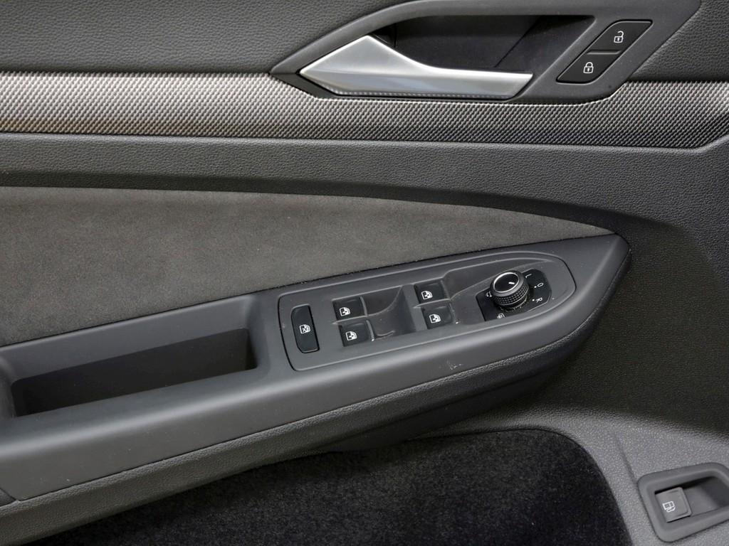 Volkswagen Golf VIII GTE 1.5 TSI eHybrid 200 kW 17" ACC AHK, миниатюра 16