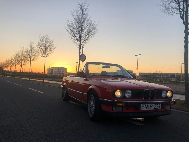 BMW E30 320i  Cabrio Zinnoberrot