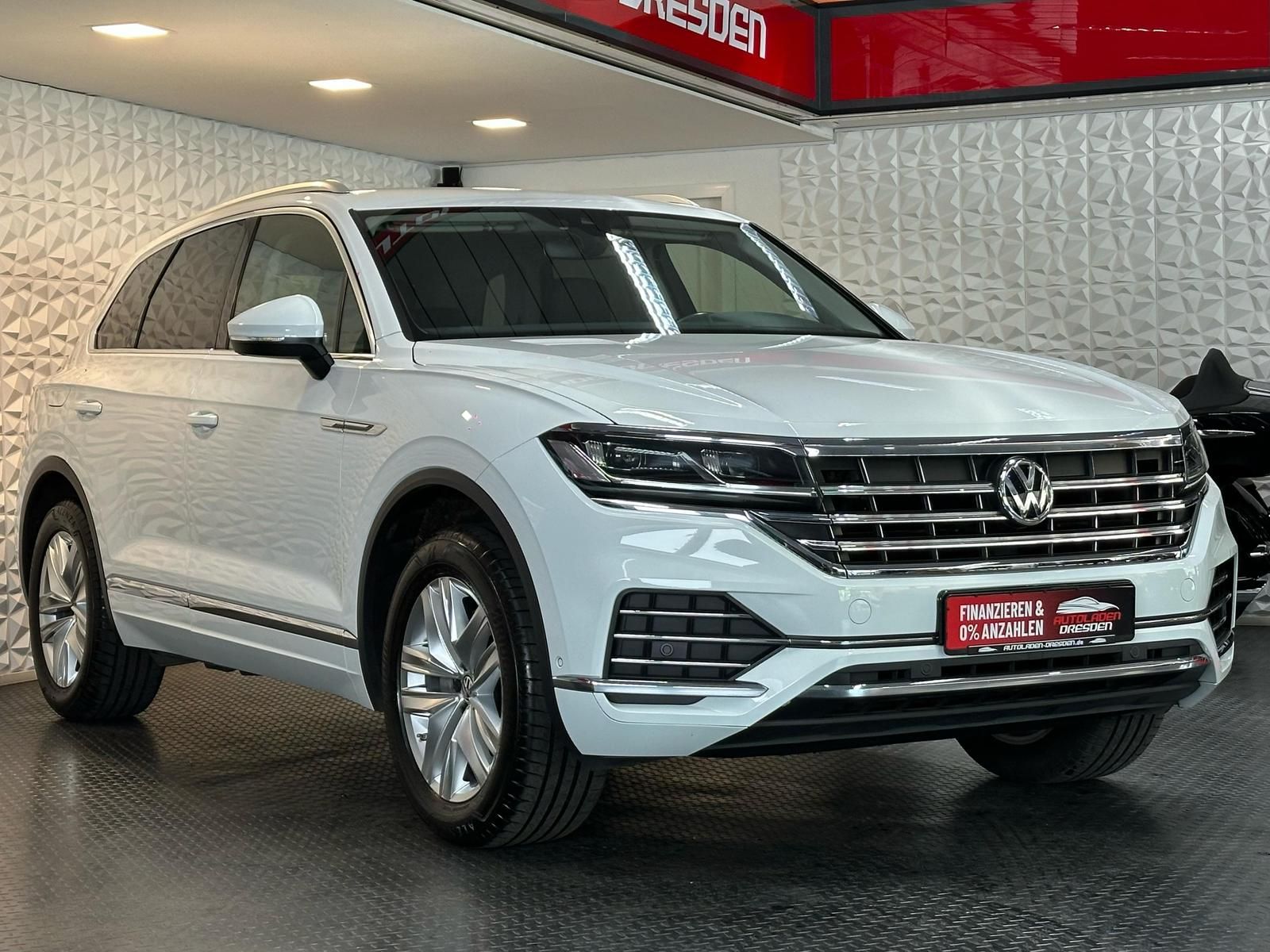 VW Touareg 3.0TDI ELEGANCE 4MOTION LED#AHK#KEYLE#SH - Image 2