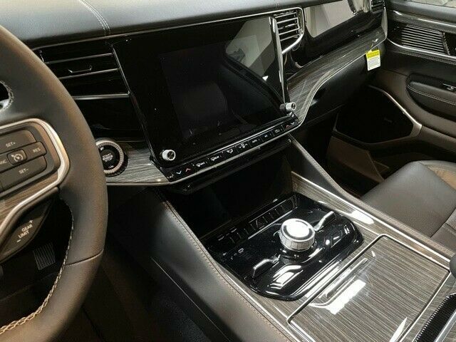 Fahrzeugabbildung Jeep WAGONEER SERIES III 5.7L-V8 ETORQUE-LUFTFEDERUNG