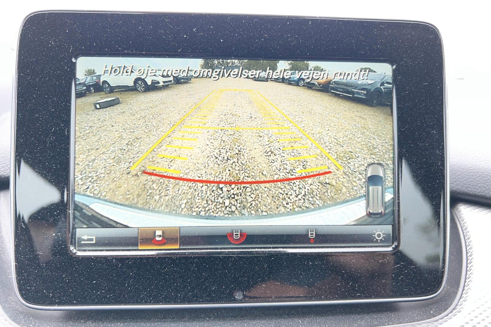Mercedes-Benz B220 2015 — photo 11