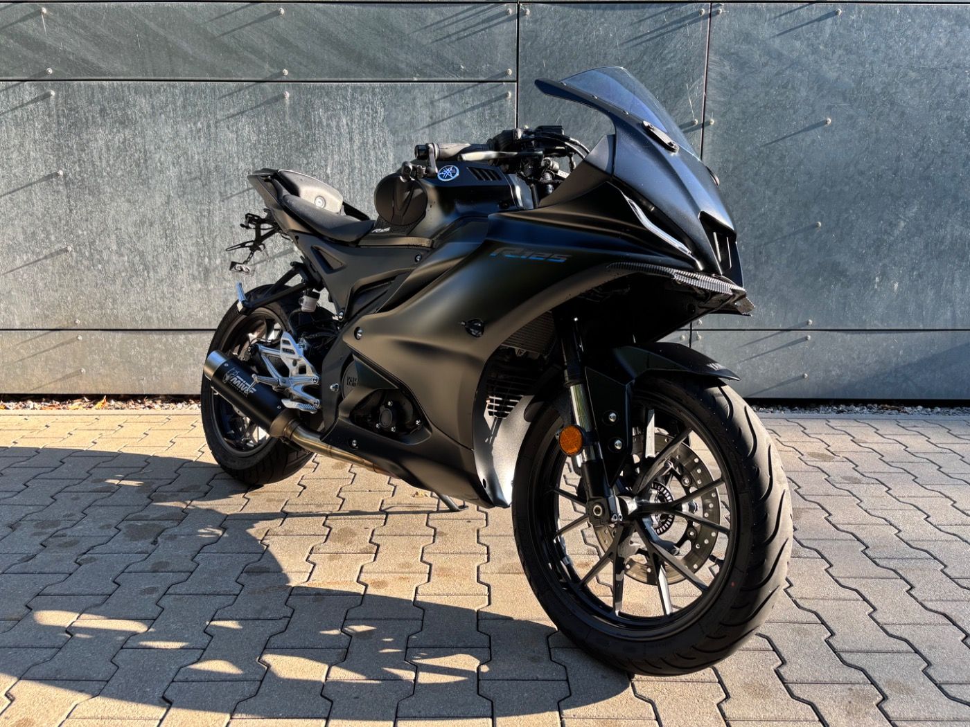 Fahrzeugabbildung Yamaha YZF-R125 viel Zubehör MIVV Endschalldämpfer