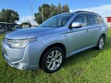 Mitsubishi Outlander PHEV Top 4WD - Mitsubishi Outlander mit Hybrid-Antrieb