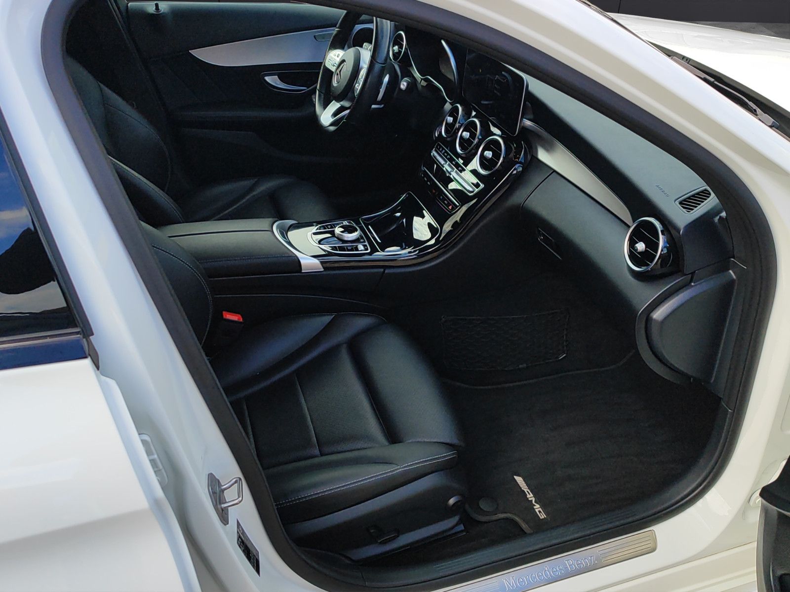 Fahrzeugabbildung Mercedes-Benz C 200 T*AMG-Line*Navi*Night-Paket*Keyless-Go*