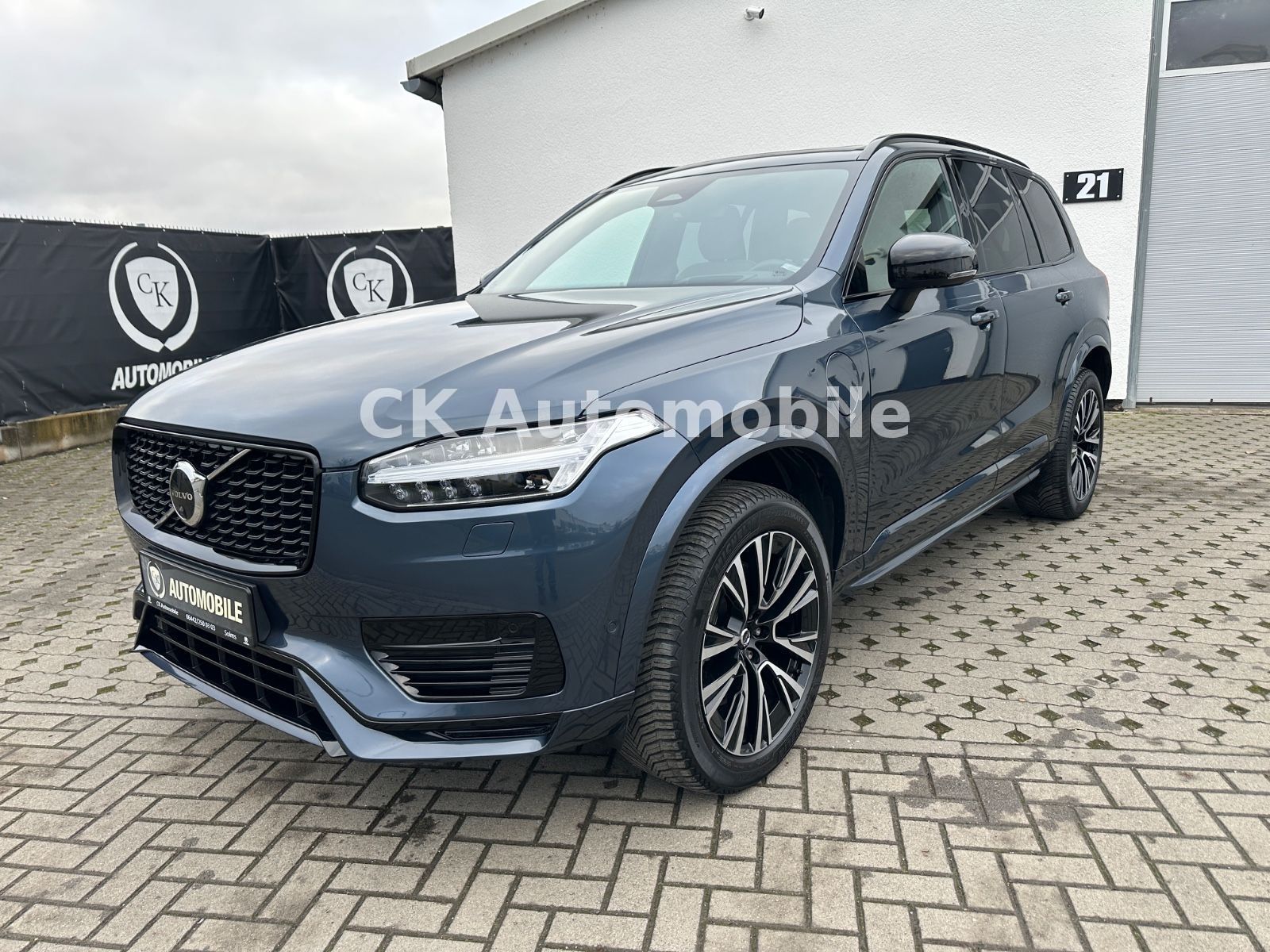 Fahrzeugabbildung Volvo XC90 T8 Ultimate Dark AWD/7 Sitze/Head-Up/LED
