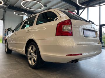 Skoda Octavia Combi Elegance DSG *NAVI*XENON*PDC*