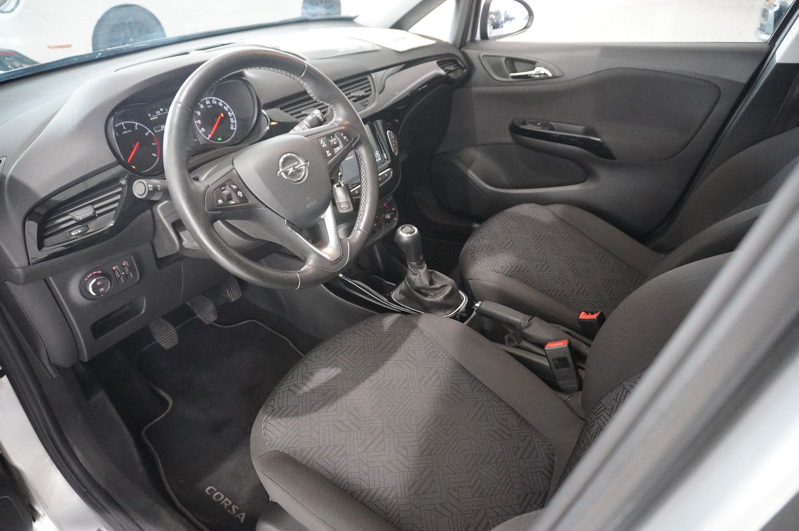Fahrzeugabbildung Opel Corsa E Active 1.4  NAVI/PDC/SHZ/LHZ/ALU/TEMPO