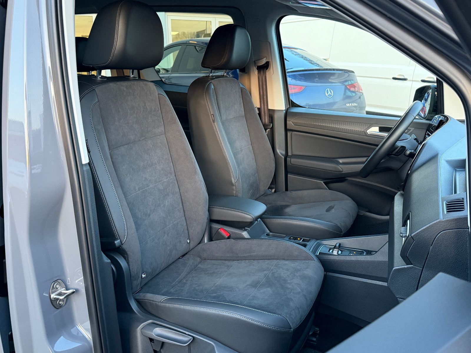 Fahrzeugabbildung Volkswagen Caddy Style TSI DSG ACC AHK Navi LED Kamera SHZ