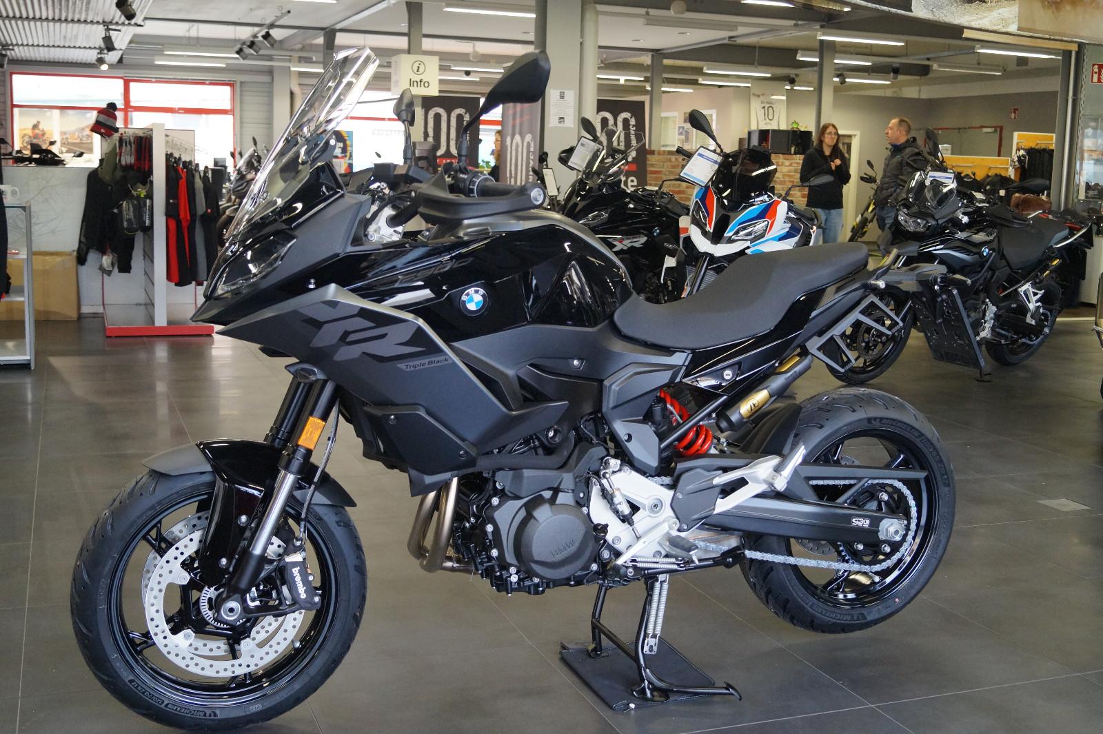 BMW F900XR Triple Black +2 Pakete+4 Extras**MY 2026*