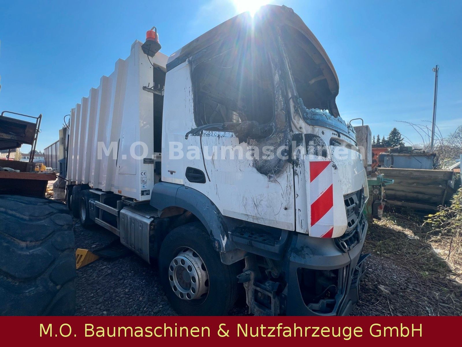 Fahrzeugabbildung Mercedes-Benz Antos  2532 /6x2/ L+L /Euro 5 / Brandschaden /