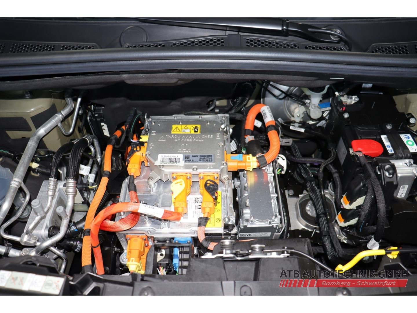 Fahrzeugabbildung Fiat Qubo -L 5-Sitzer ICON 50kWh 136PS Apple CarPlay