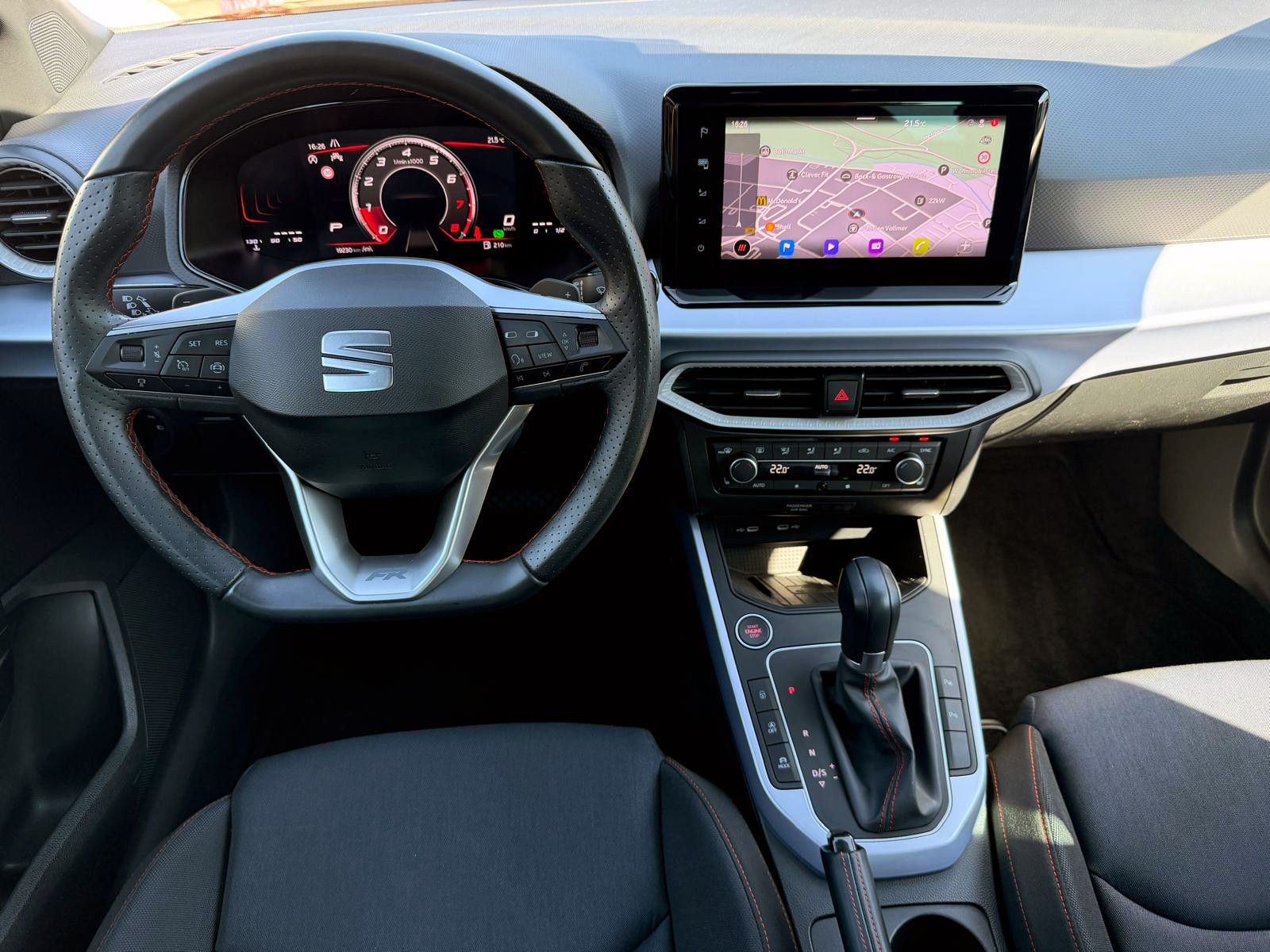 Fahrzeugabbildung SEAT Arona 1.0 TSI DSG FR NAVI LED ACC KAMERA PDC SHZ