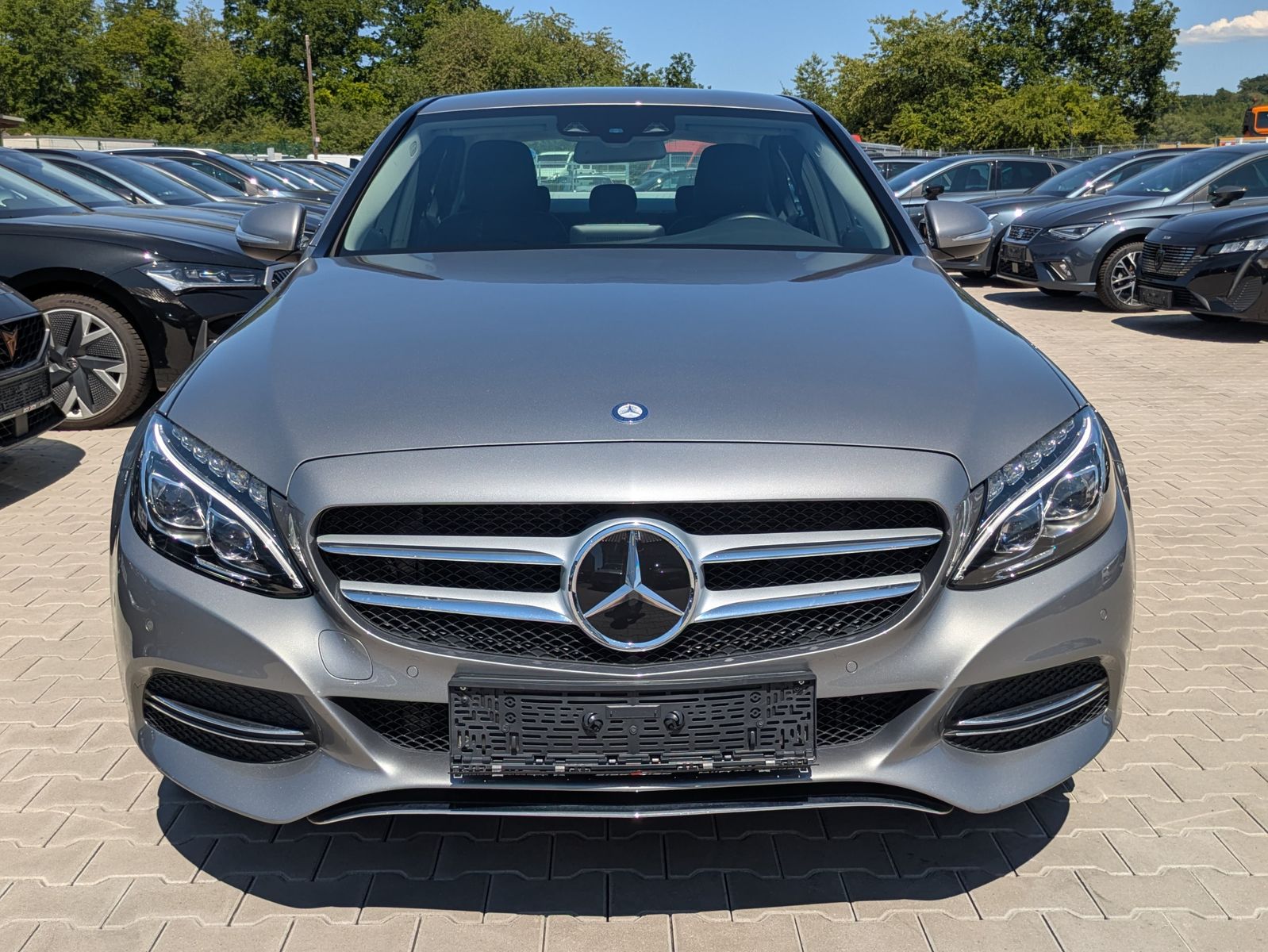 Illustration du véhicule Mercedes-Benz C 250 d BlueTec AVANTGARDE 4Matic ACC/KAM/LED