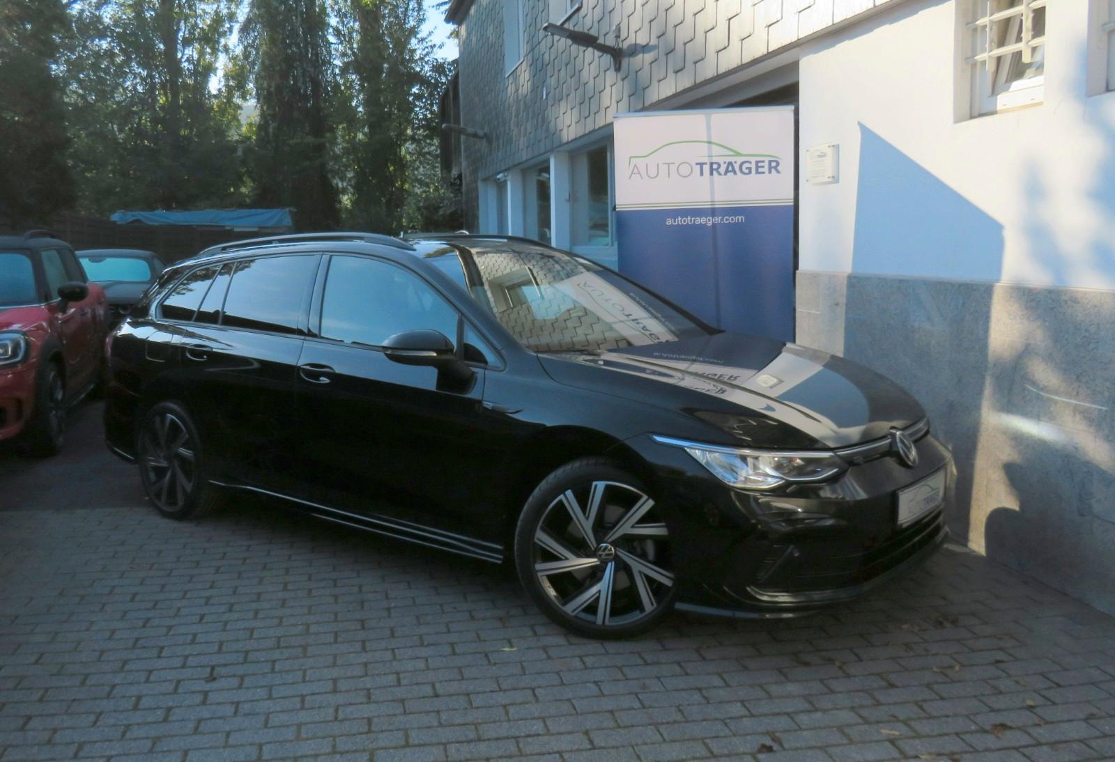 Volkswagen Golf VIII Variant R-Line // Pano/ACC/AHK/L-Hzg