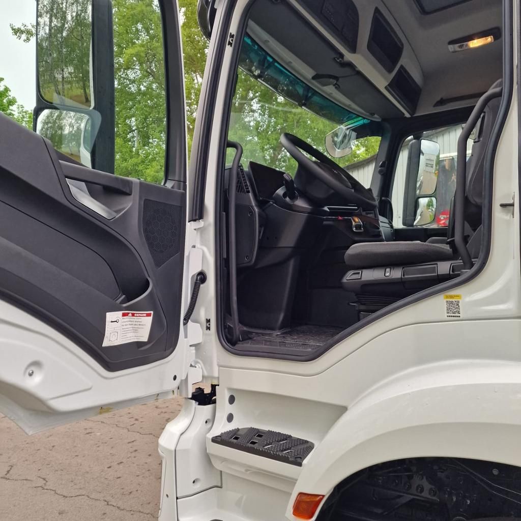 Fahrzeugabbildung Mercedes-Benz Arocs 3240 B 8x4/4 Liebherr Fahrmischer