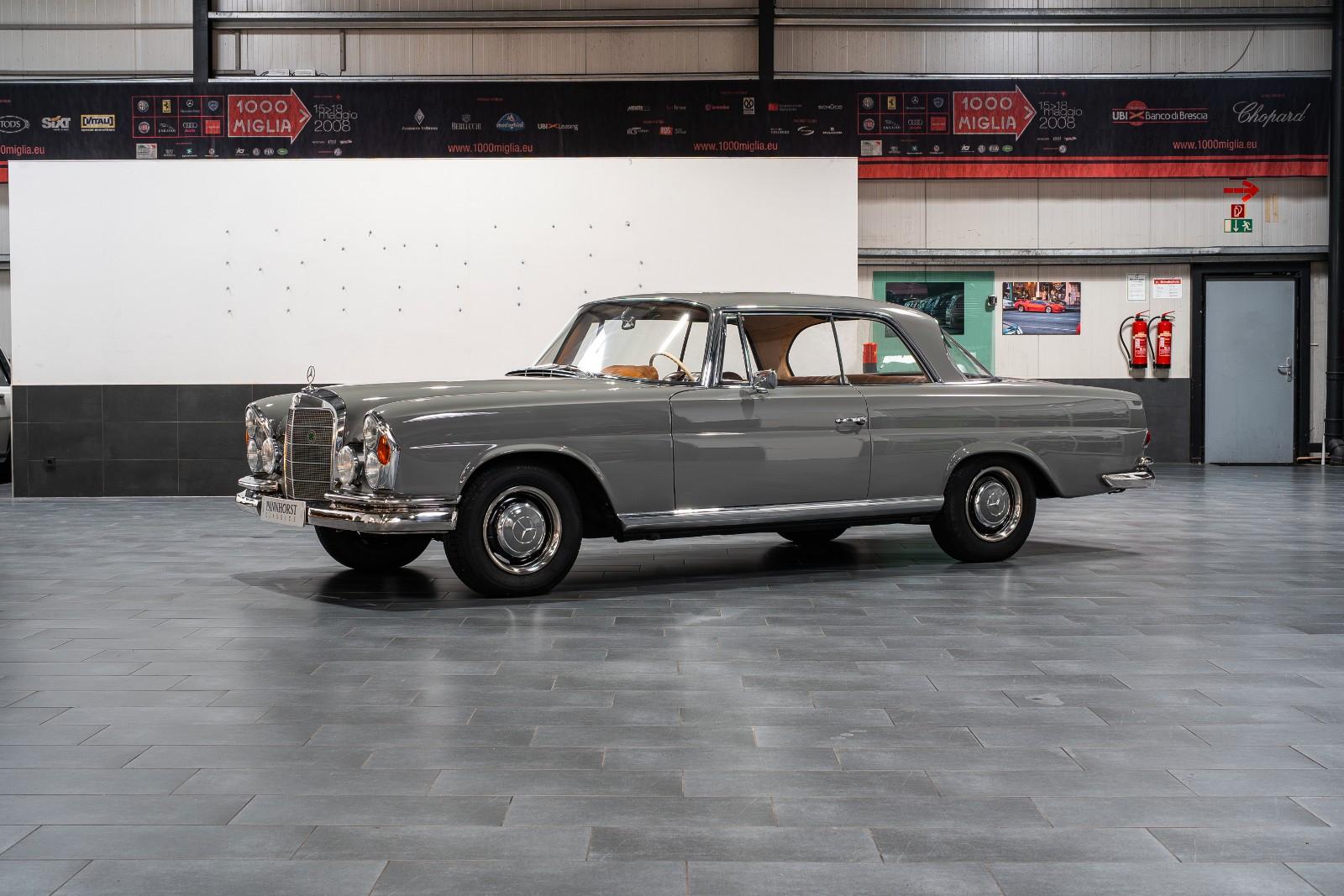 Mercedes-Benz 220 SE