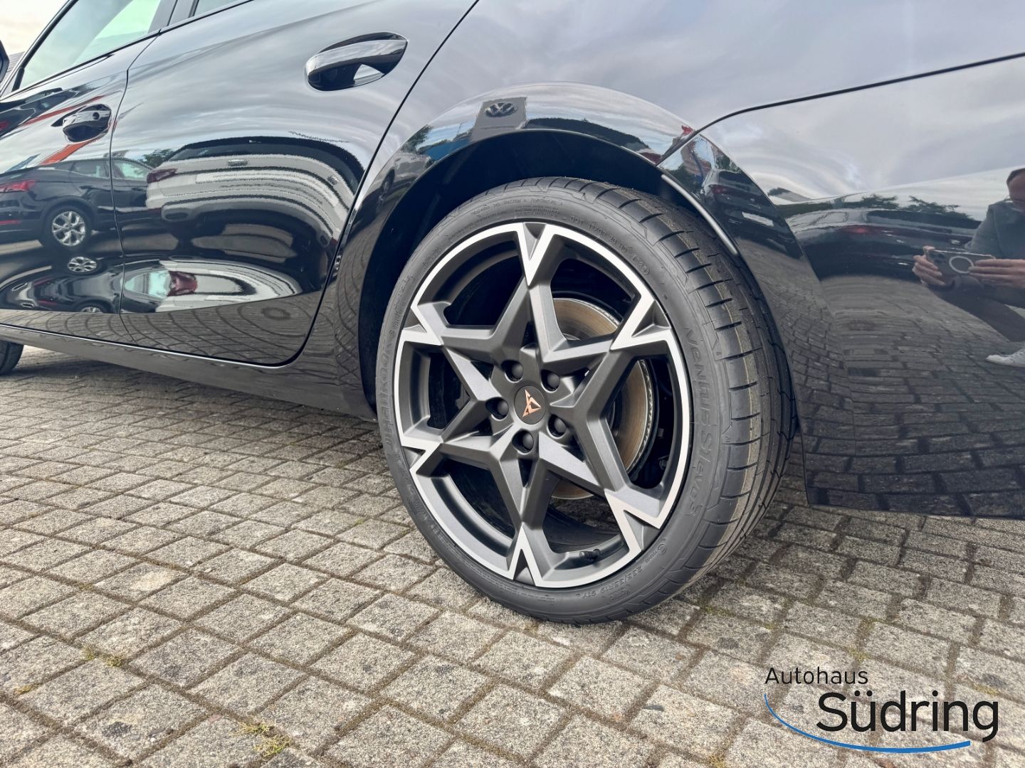 Leon Sportstourer 2,0TSI VZ 4DRIVE DSG AHK Navi