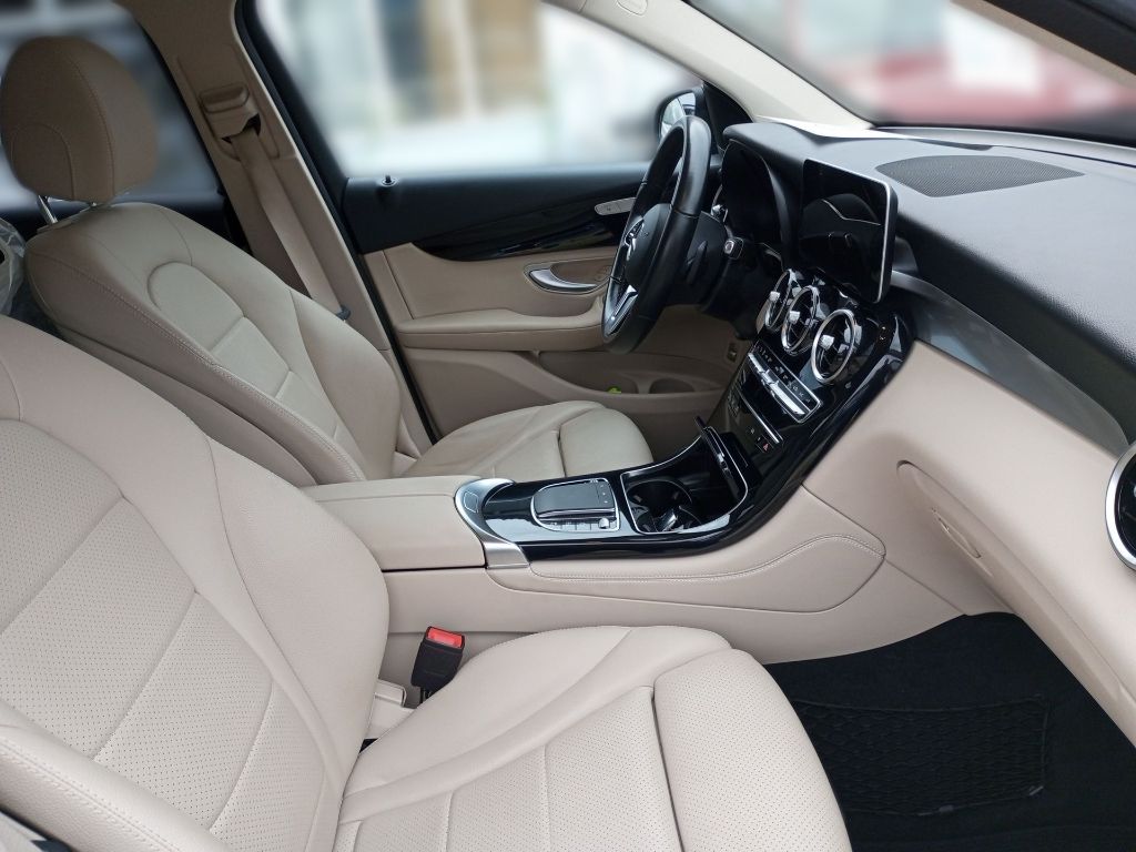 Fahrzeugabbildung Mercedes-Benz GLC 200 4MATIC LED/Leder/Navi