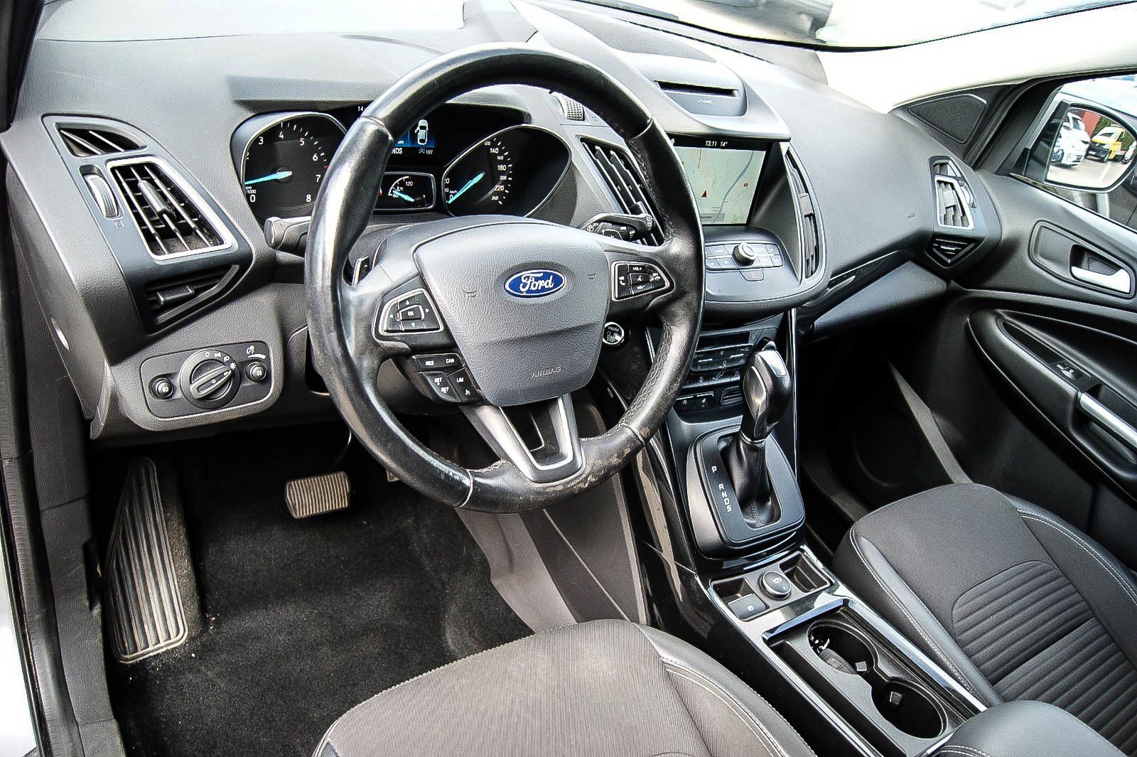 Fahrzeugabbildung Ford Kuga 1.5 Aut Titanium XENON NAVIGATION PDC 1HAND