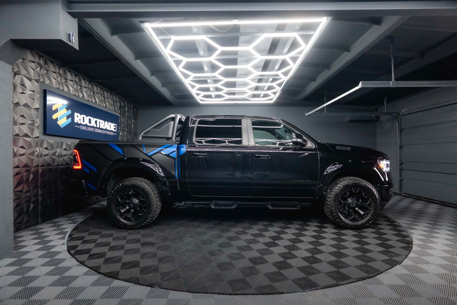 Fahrzeugabbildung Dodge RAM 5.7 V8 HEMI 4x4 OFFROAD Night Unfallfrei LED