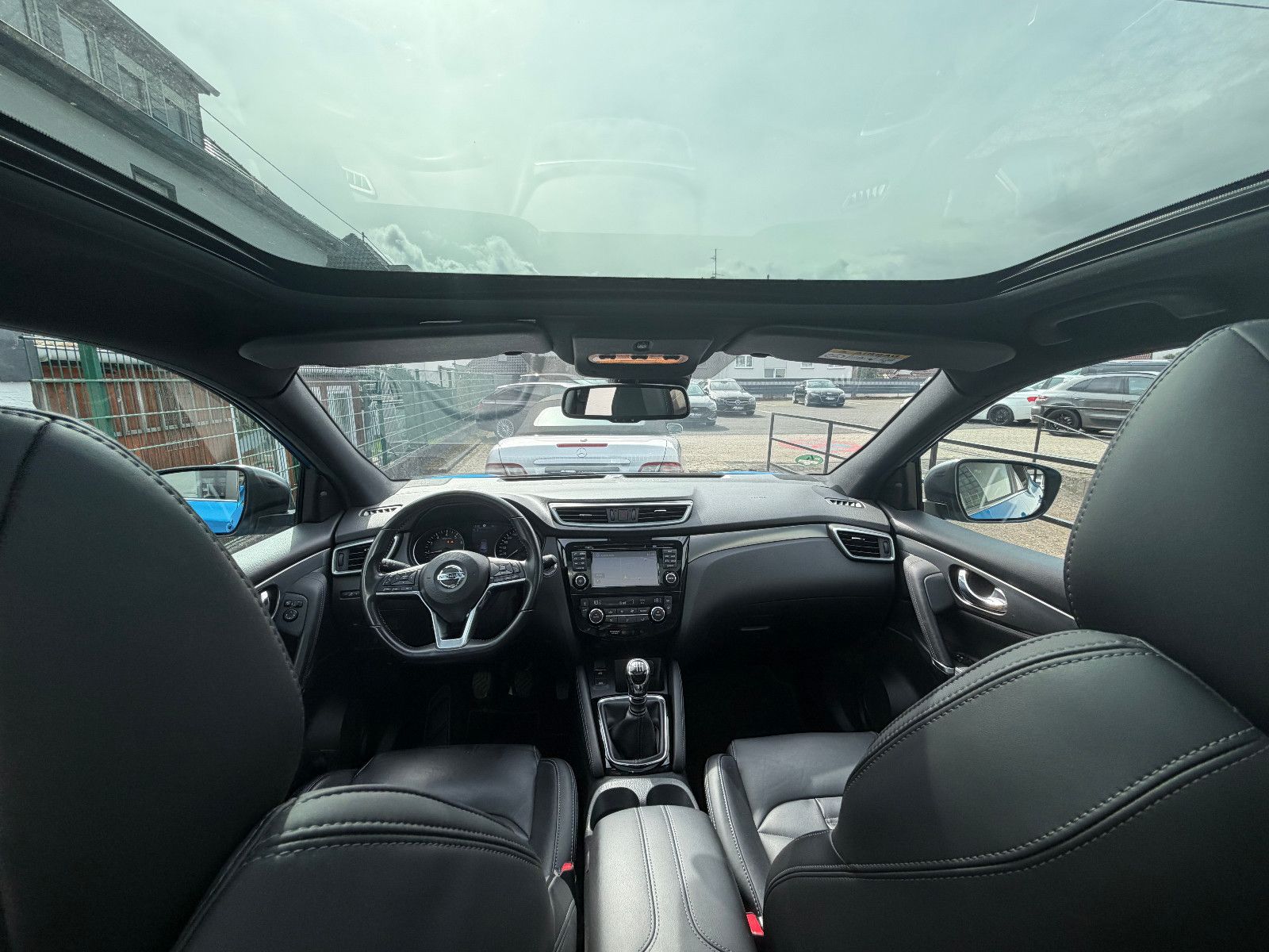 Fahrzeugabbildung Nissan Qashqai Tekna /GLASDACH/360°/MEMORY/NAVI
