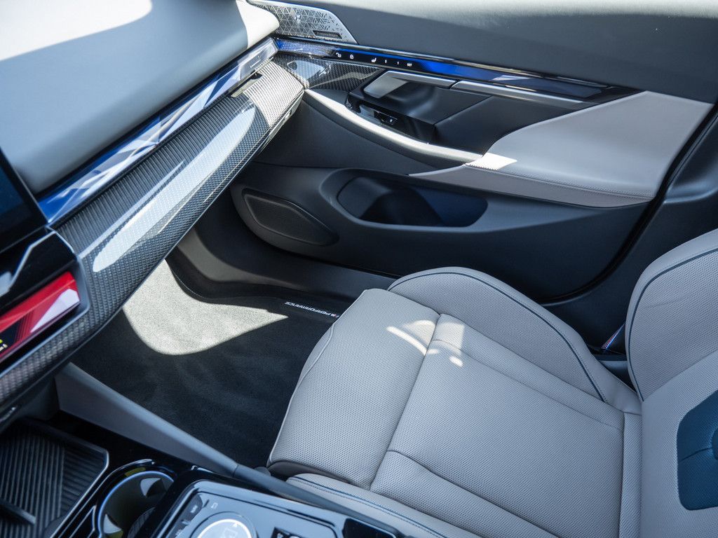 BMW M5 xDrive INDIVIDUAL UPE:181.100,- 0,5% 360° B&W foto 16