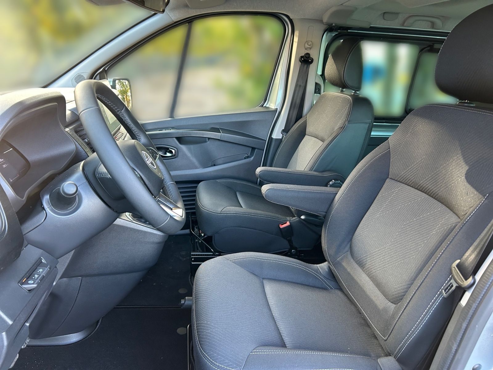 Fahrzeugabbildung Nissan Primastar Kombi9 L1H1 2,8t dci170 DCT TEKNA 2ST