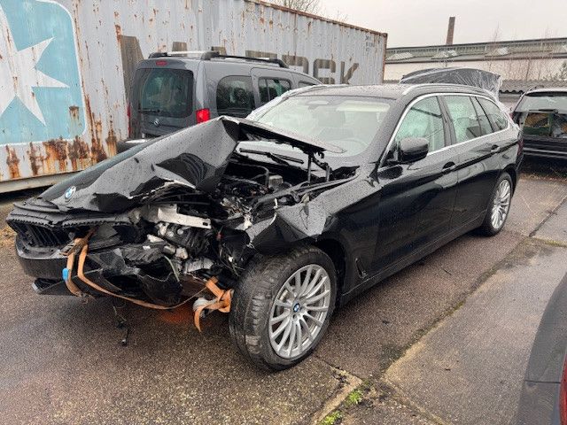 BMW 530i xDrive Touring Aut Luxury*HUD*Pano*Assist*