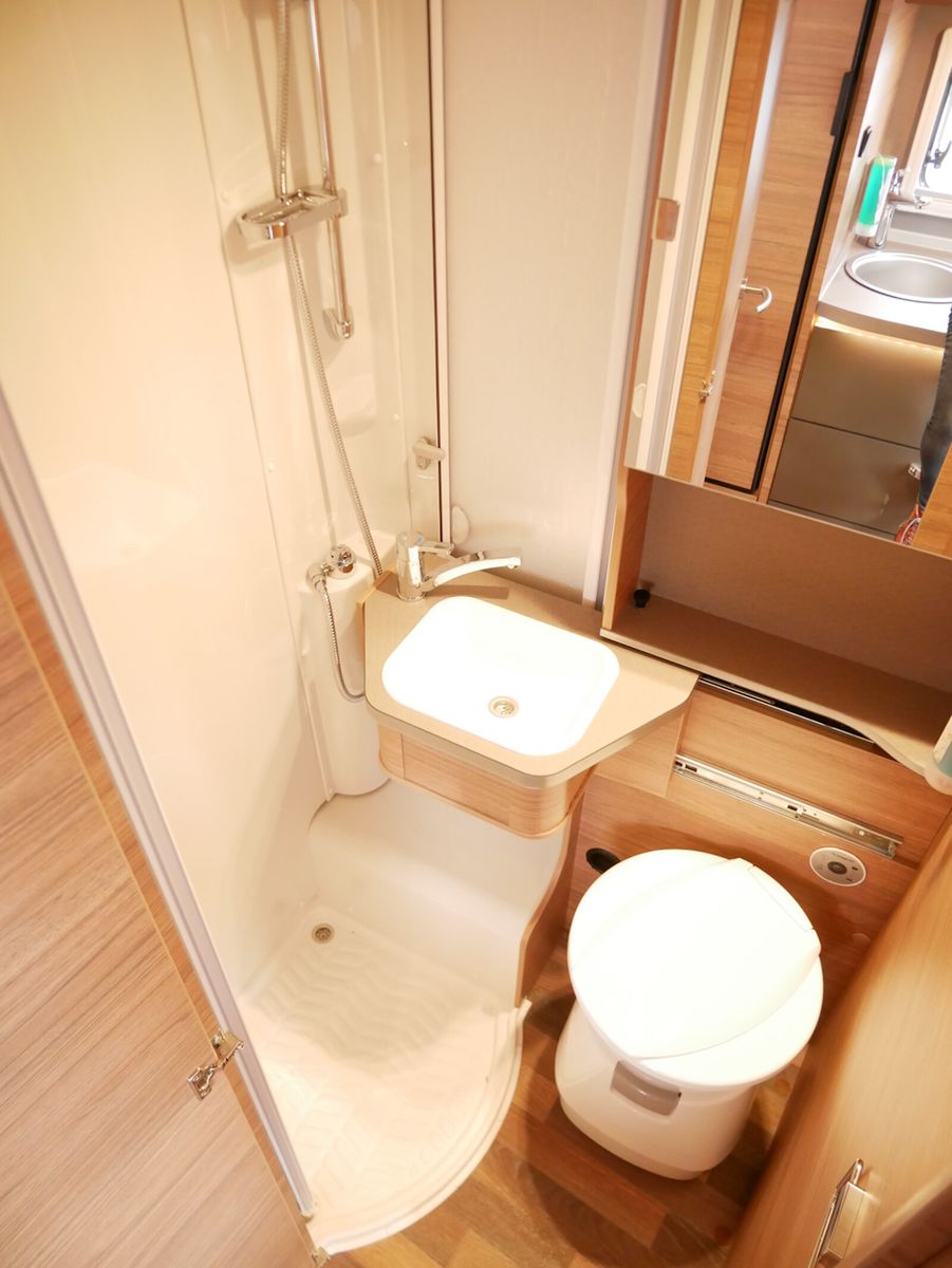 Fahrzeugabbildung Weinsberg CaraCompact Suite MB EDITION PEPPER 640 MEG AHK