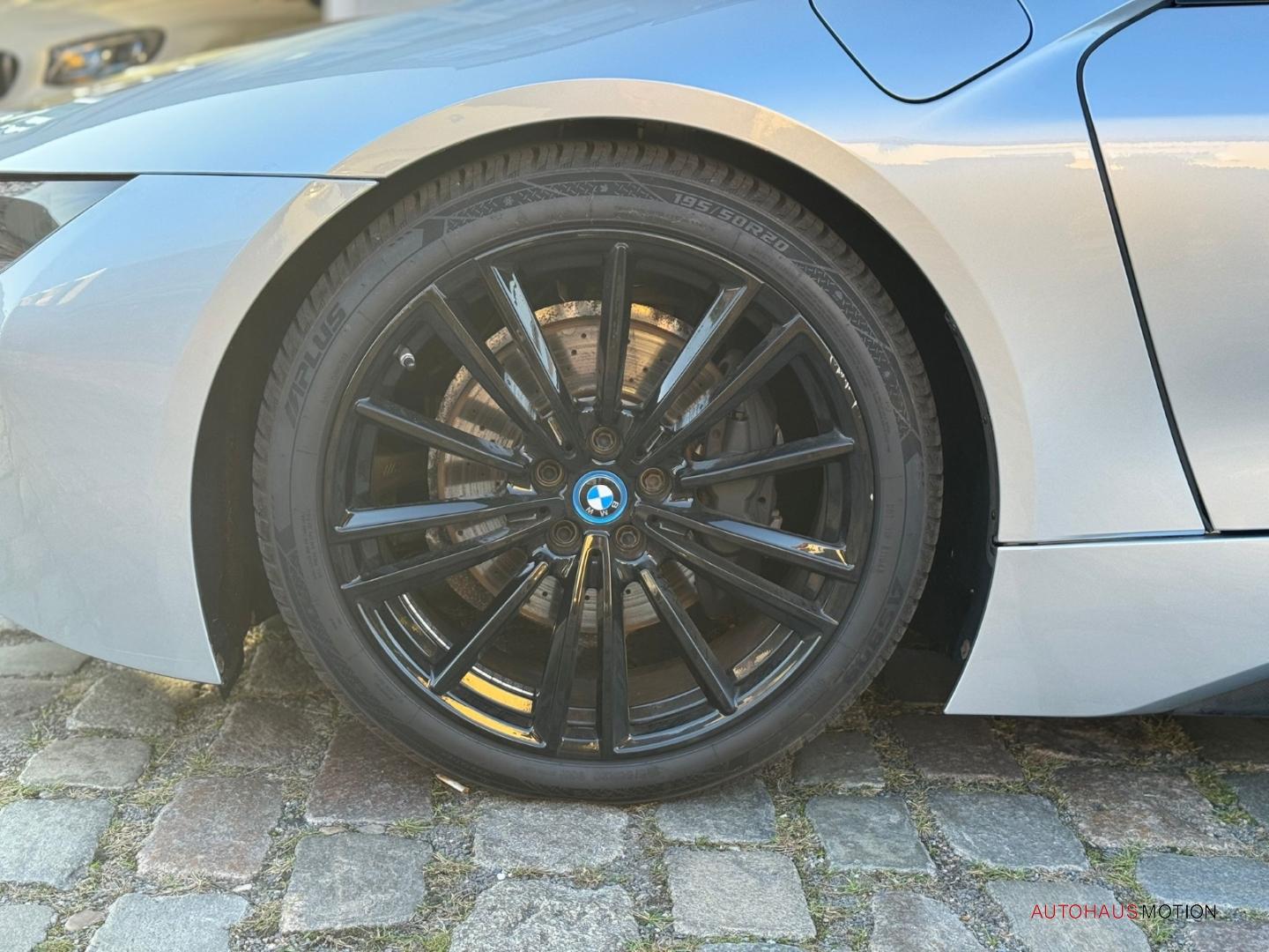BMW i8 Coupe LED HUD SHZ LEDER KOLLISIONWARNER
