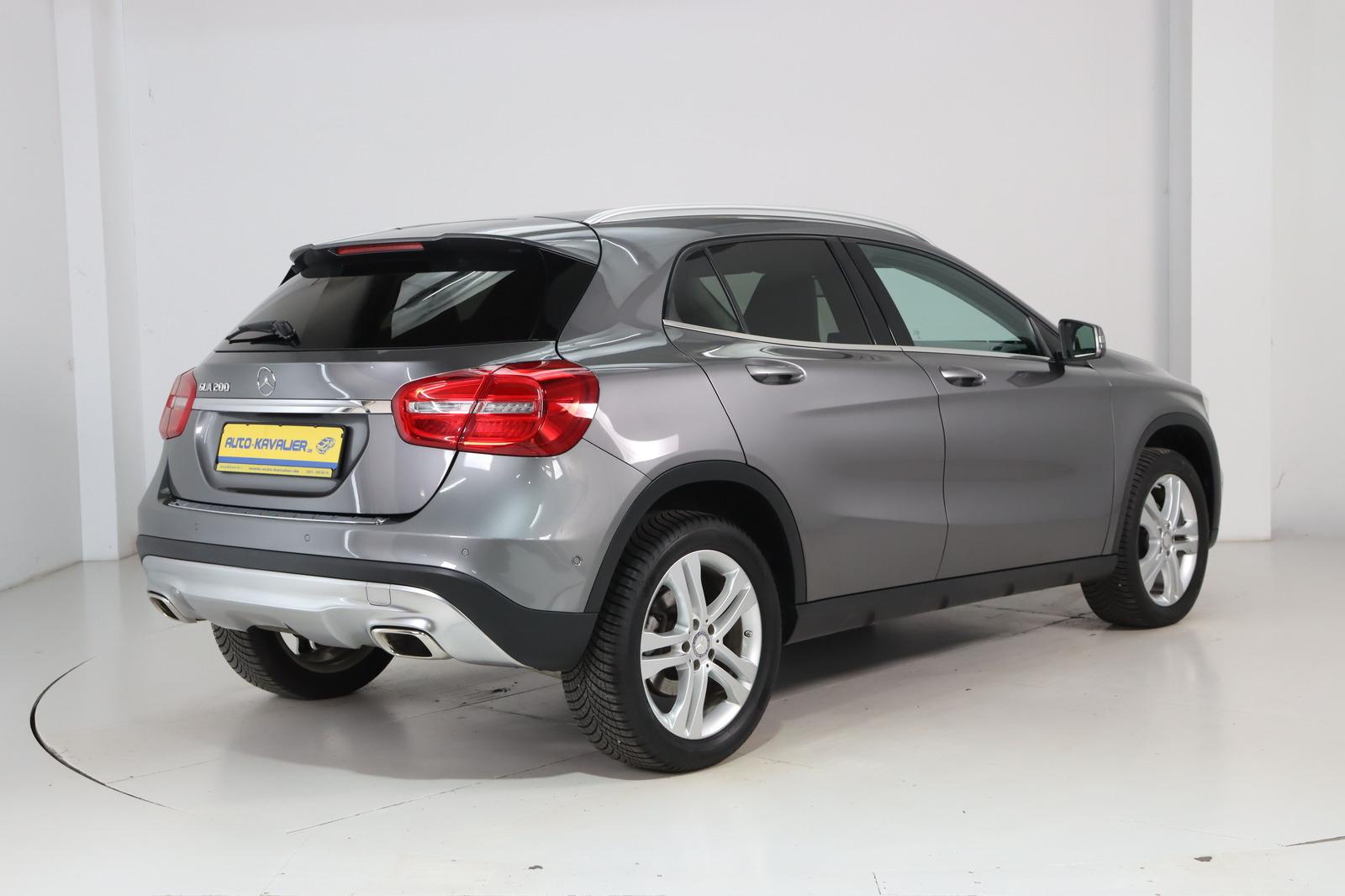 Mercedes-Benz GLA 200 Score * Bi- Xenon * Navi * SHZ *