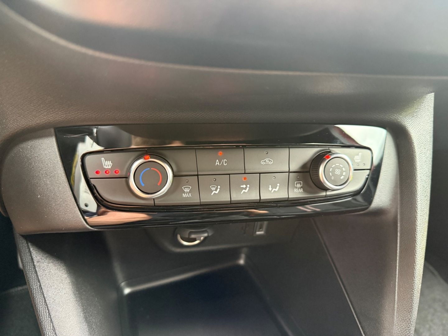 Fahrzeugabbildung Opel Corsa F YES SHZ+LHZ+Allwetter