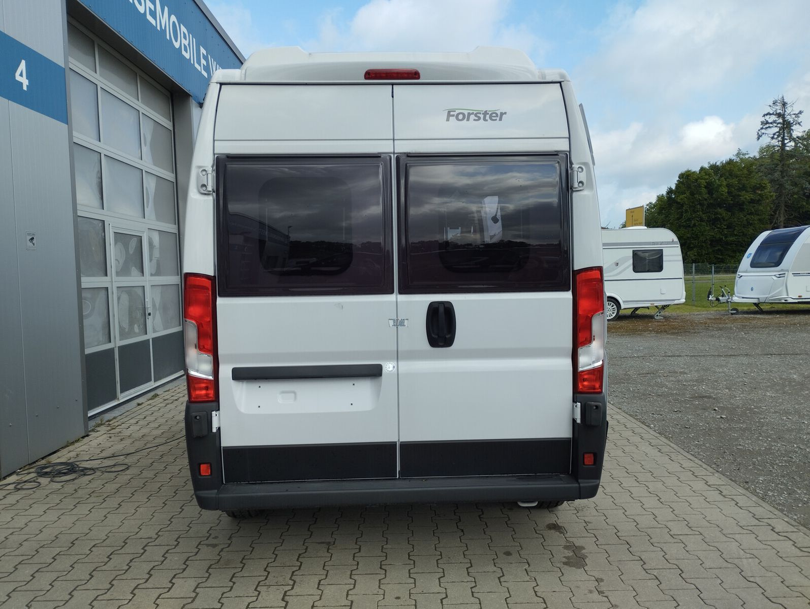 Fahrzeugabbildung Forster Vantasy 541 HB 140 PS mit Pop-Up Dach