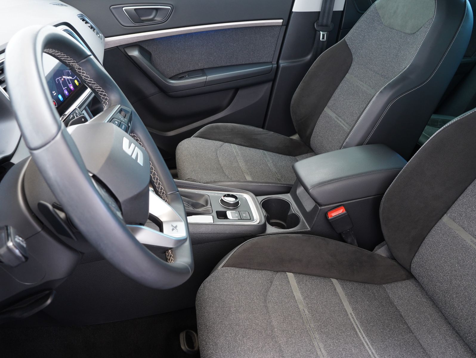 Fahrzeugabbildung SEAT Ateca 1.5 TSI ACT Xperience LED/NAVI/ACC/AHK
