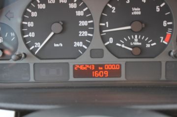 BMW 318 - 12