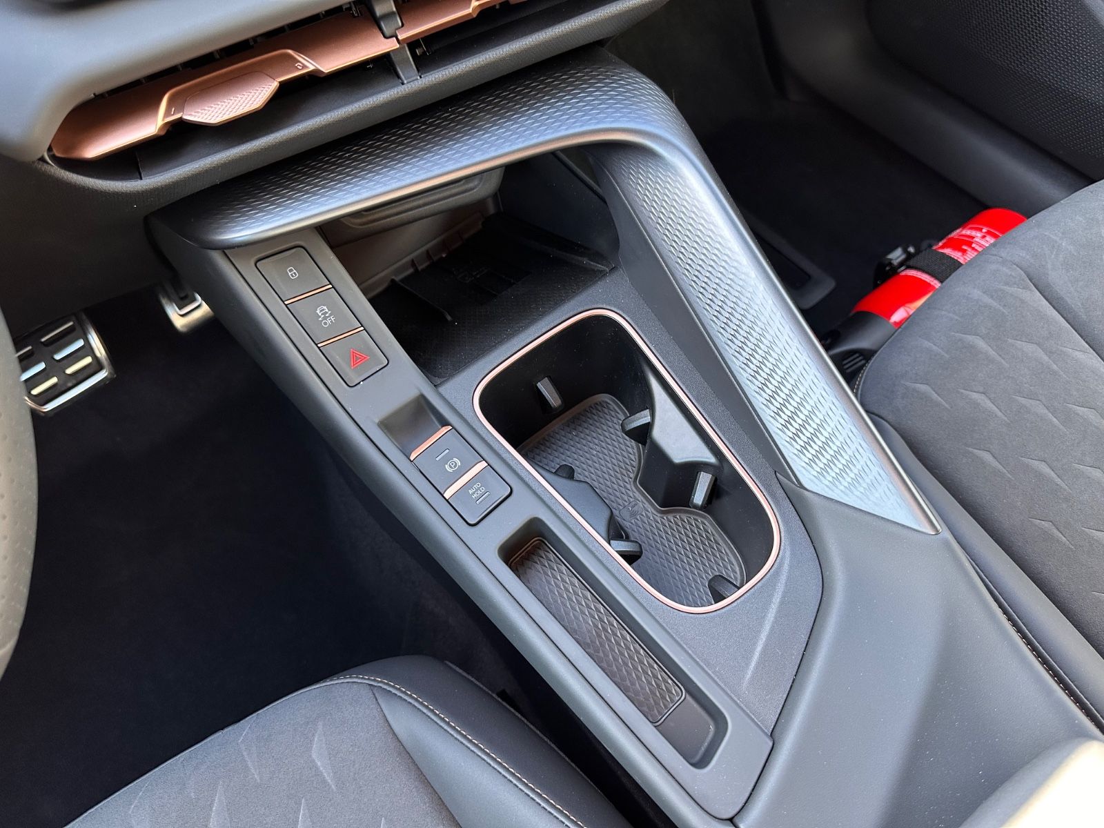 Fahrzeugabbildung CUPRA Terramar 1.5 eTSI AHK/ACC/SHZG/LED/PDC/RFK