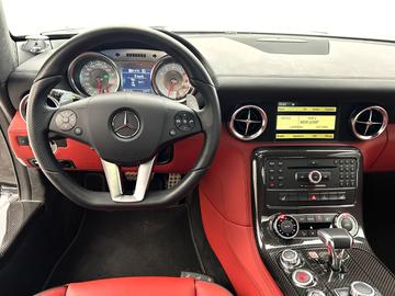 2010 Mercedes-BENZ SLS AMG — фото 7